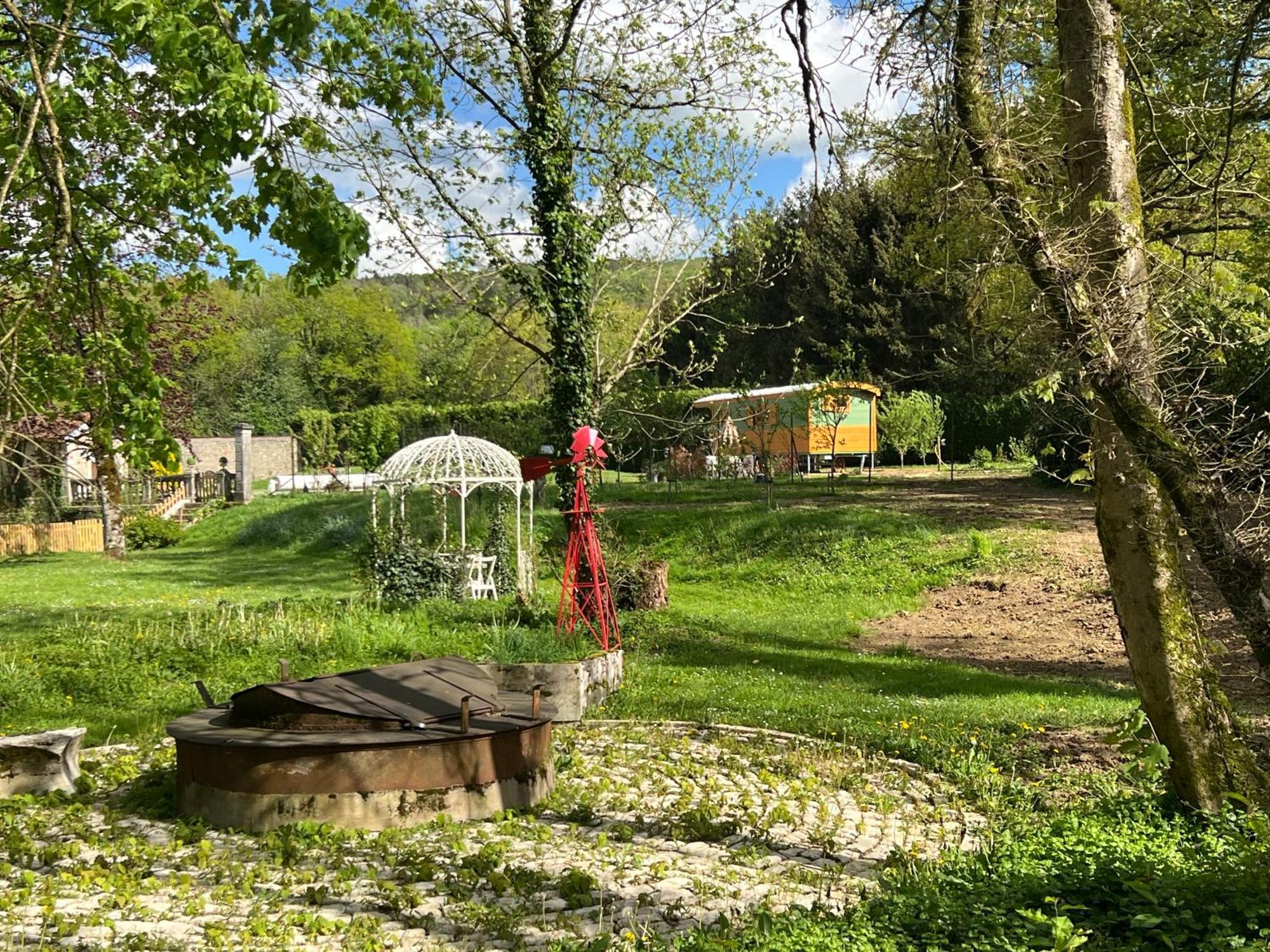Bed and Breakfast La Roulotte Deluxe De Malpas Quingey Esterno foto
