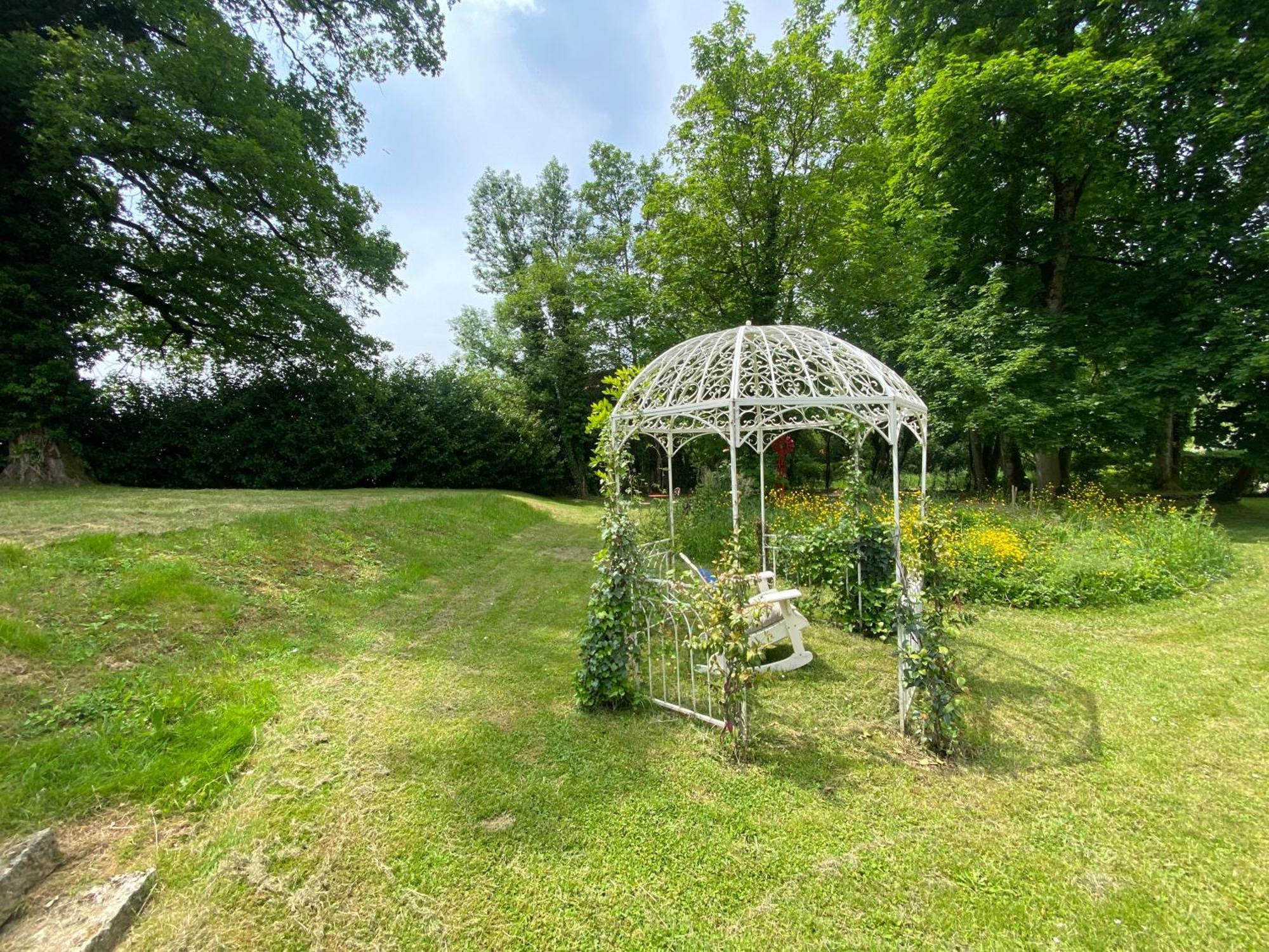 Bed and Breakfast La Roulotte Deluxe De Malpas Quingey Esterno foto