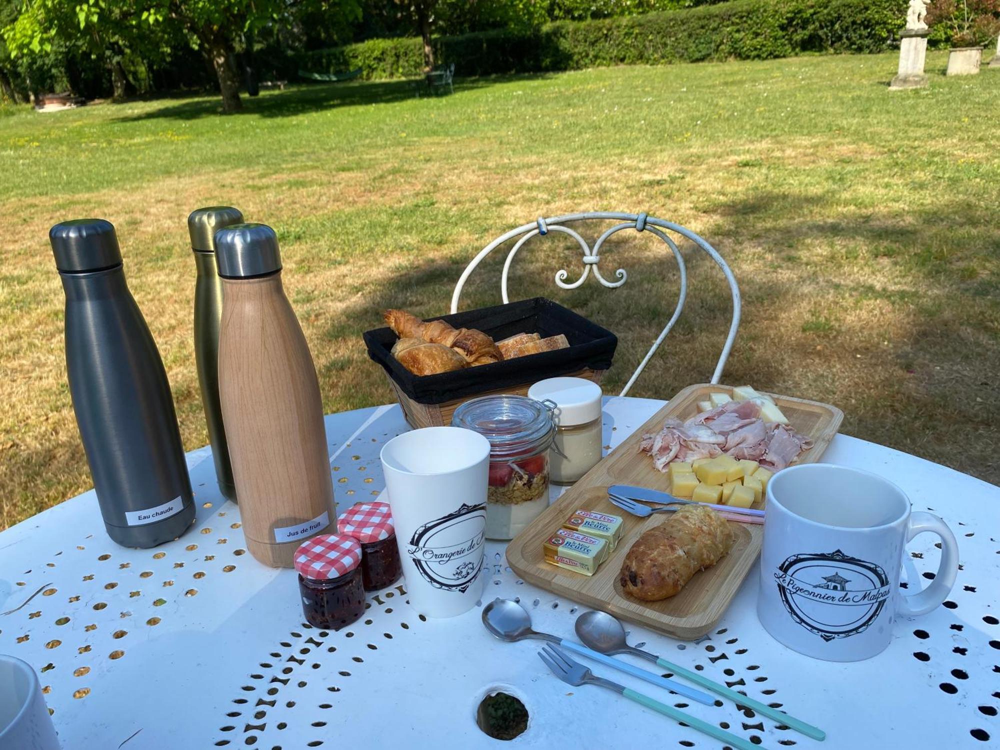 Bed and Breakfast La Roulotte Deluxe De Malpas Quingey Esterno foto